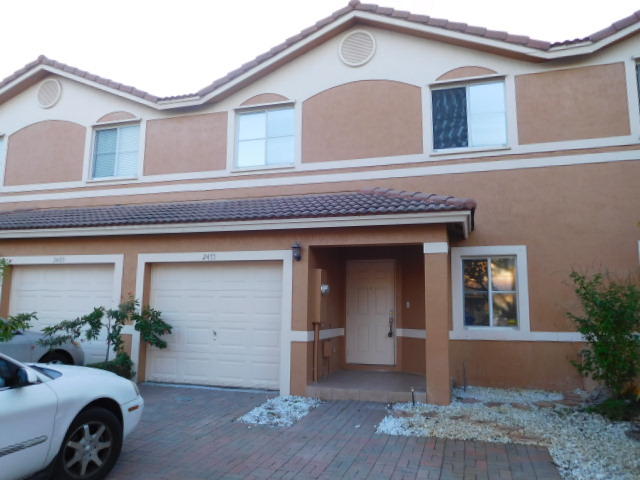 3 bdrm, 2.5 bath townhouse, with enclosed garage, in Sunrise. Master bedroom ground floor, 2 bedrooms upstairs. Also Loft, and large storage room. Walk from your backyard to the community pool. Don't miss this great deal!
