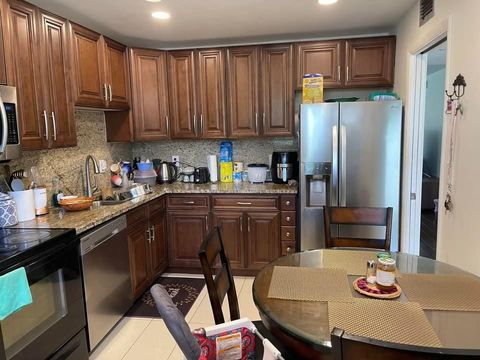 2850 Forest Hills Blvd 214 Coral Springs FL 33065