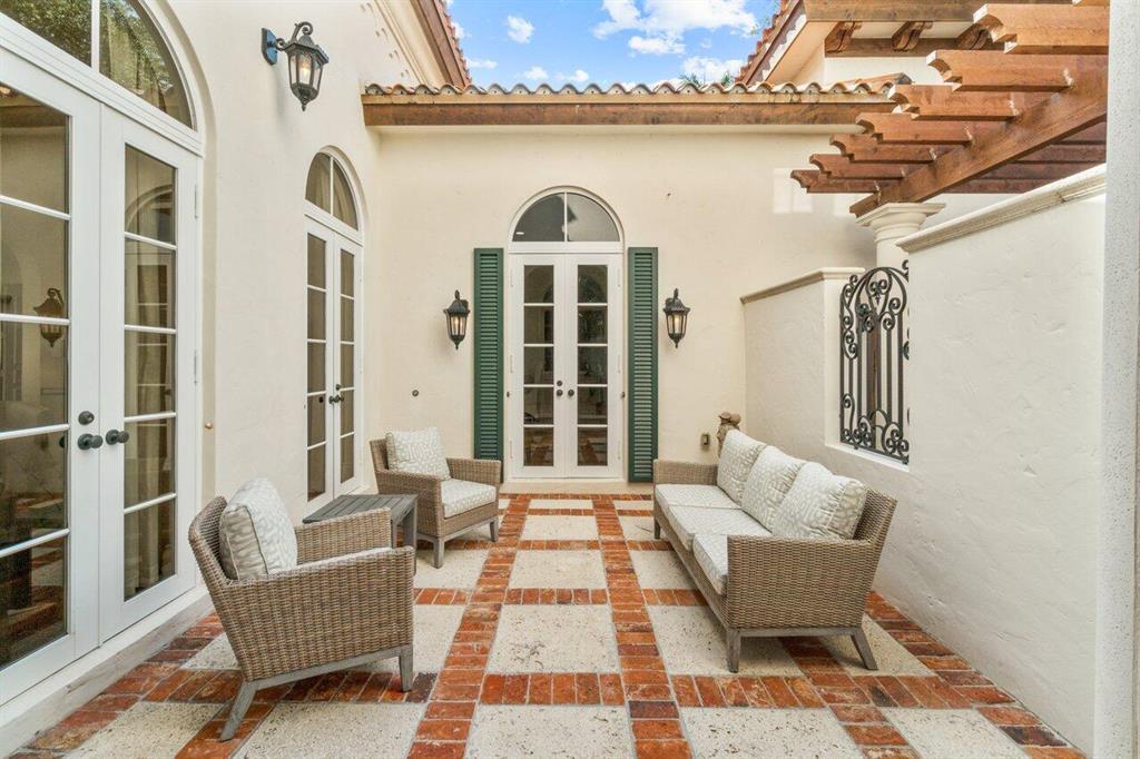 Mizner Country Club - Residential