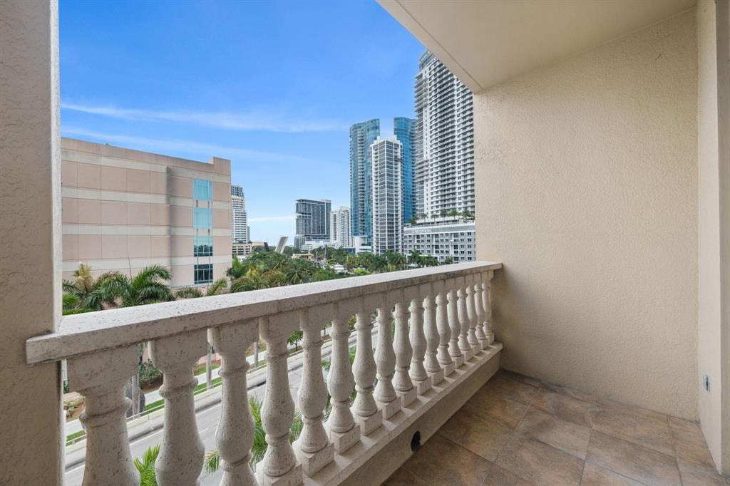511 SE 5 Avenue 615