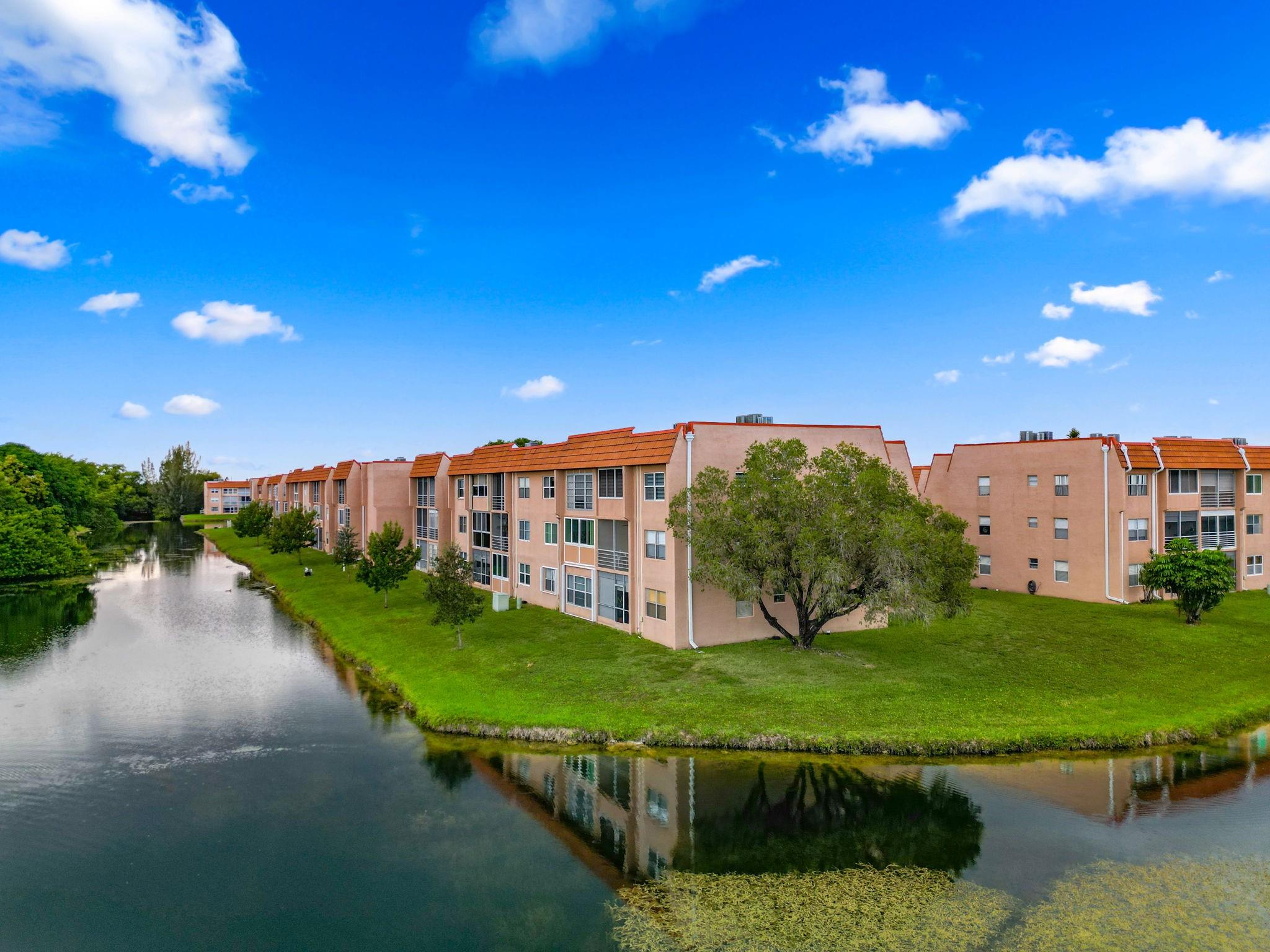 SUNRISE LAKES - Residential