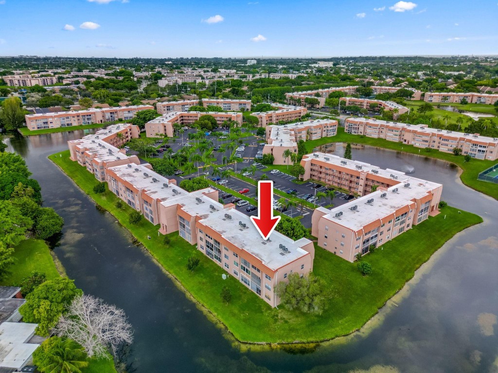 SUNRISE LAKES - Residential