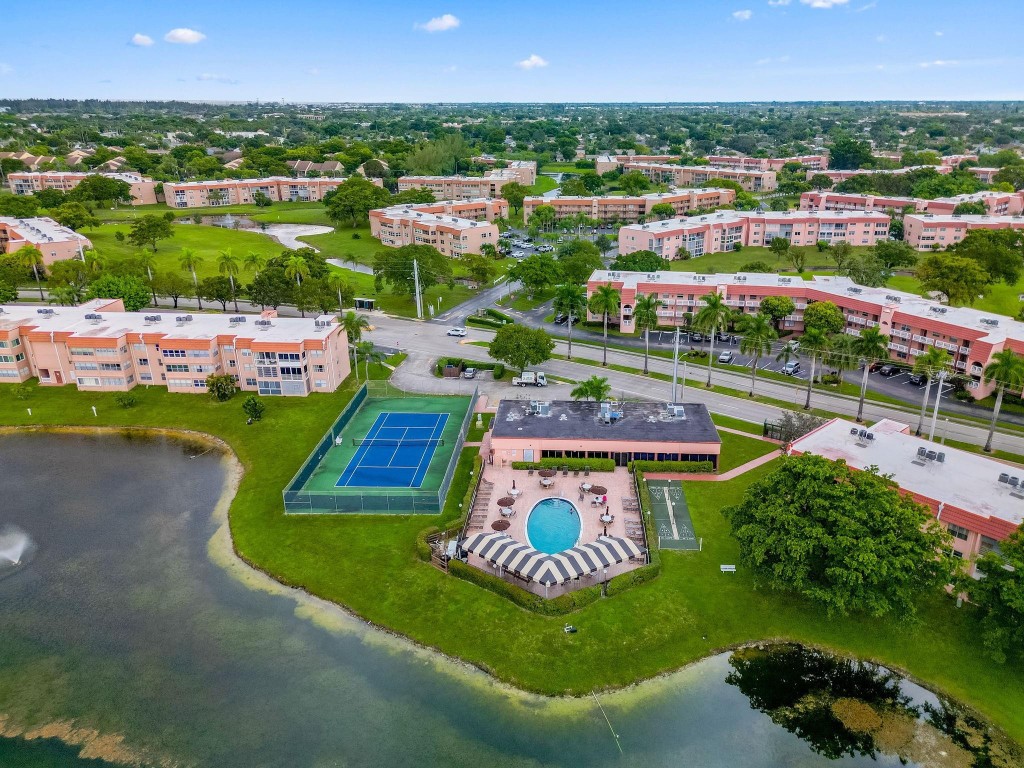 SUNRISE LAKES - Residential