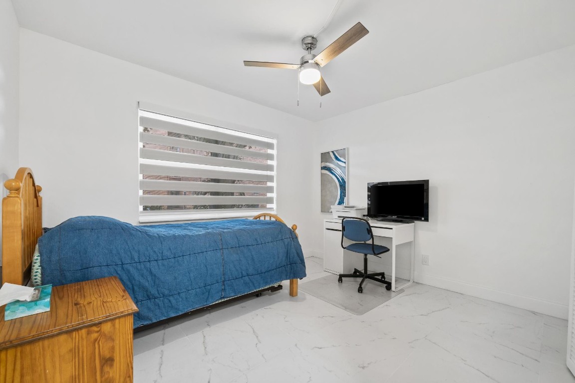 SUNRISE LAKES - Residential