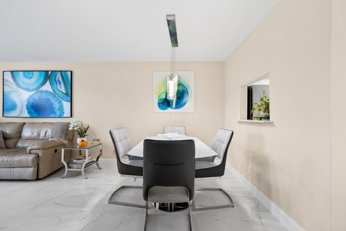 SUNRISE LAKES - Residential