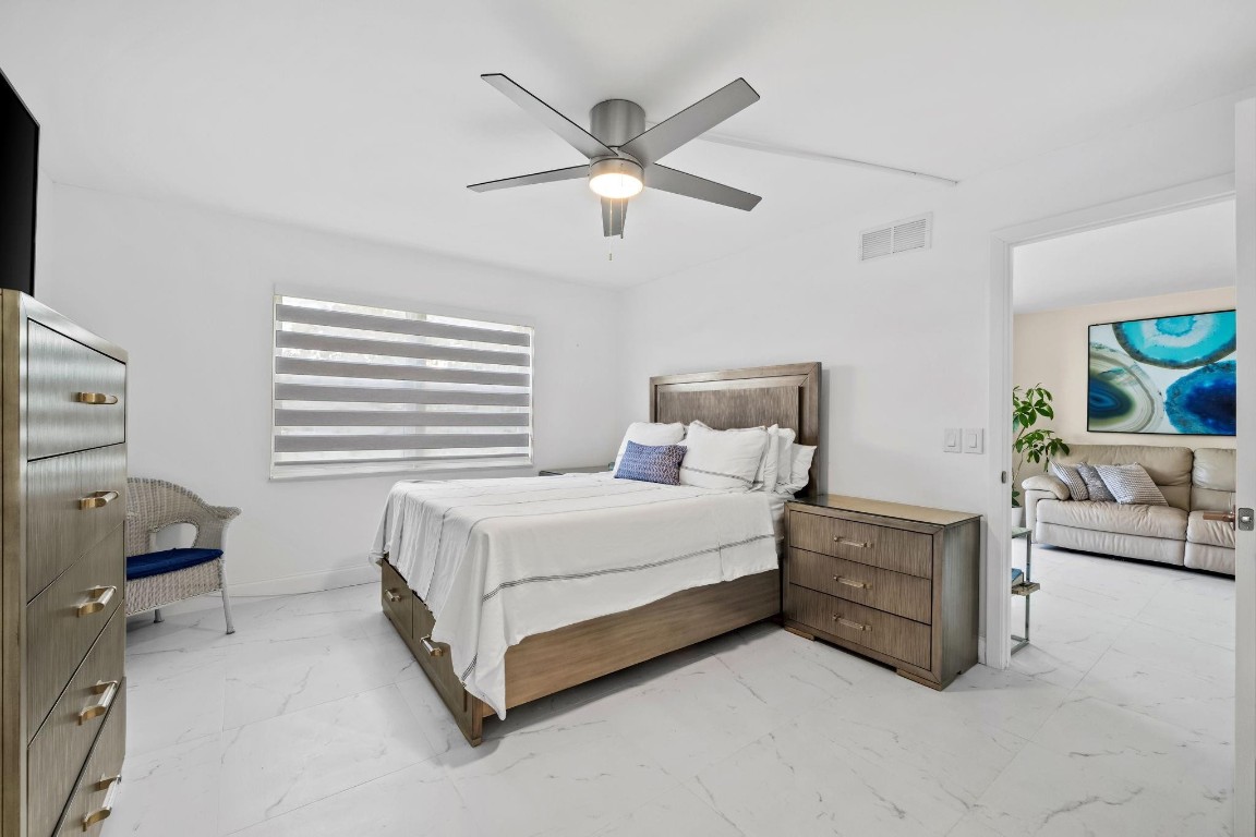 SUNRISE LAKES - Residential