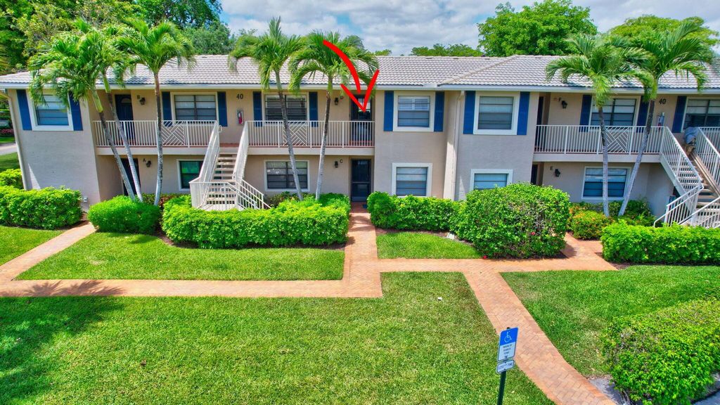 Photo of 40 Stratford Lane #D, Boynton Beach, FL 33436 (MLS # R10977034)