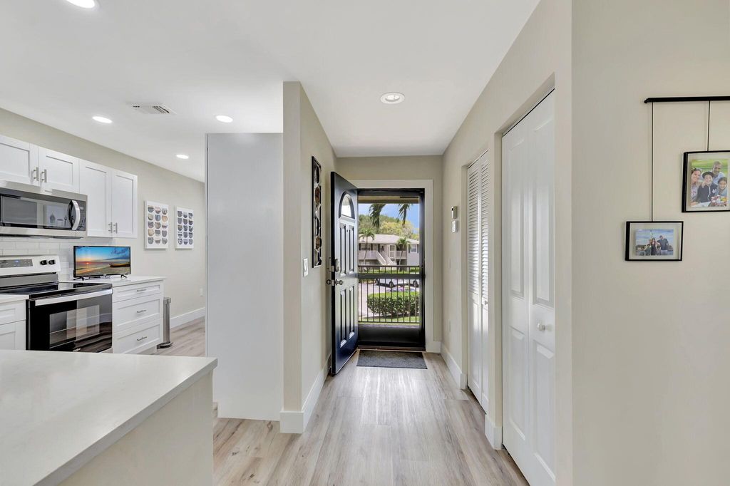 Photo of 40 Stratford Lane #D, Boynton Beach, FL 33436 (MLS # R10977034)