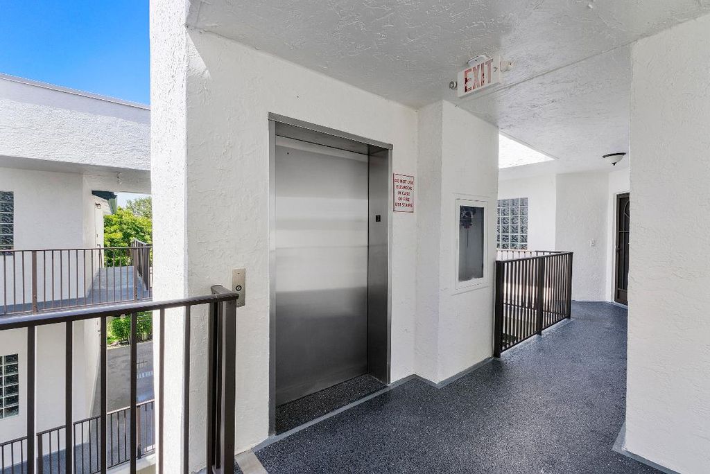 Photo of 5153 Floria Drive #V, Boynton Beach, FL 33437 (MLS # R11113410)