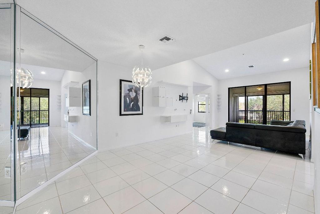 Photo of 5153 Floria Drive #V, Boynton Beach, FL 33437 (MLS # R11113410)