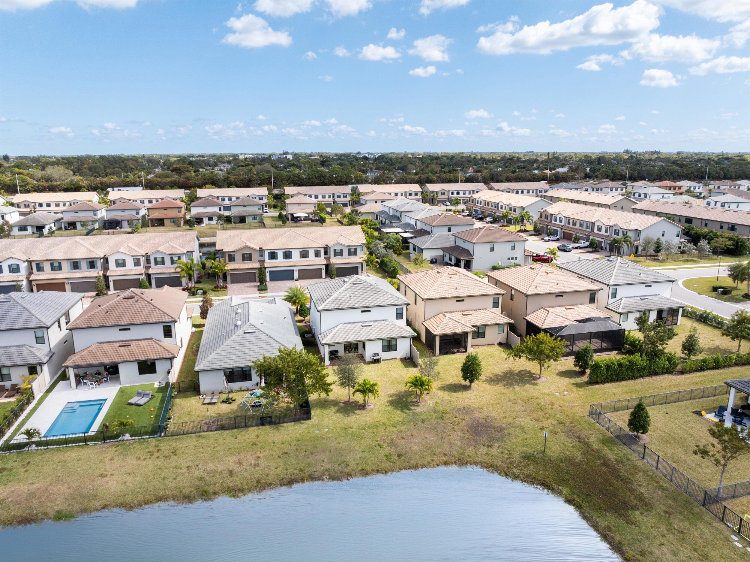 THE FIELDS - Residential