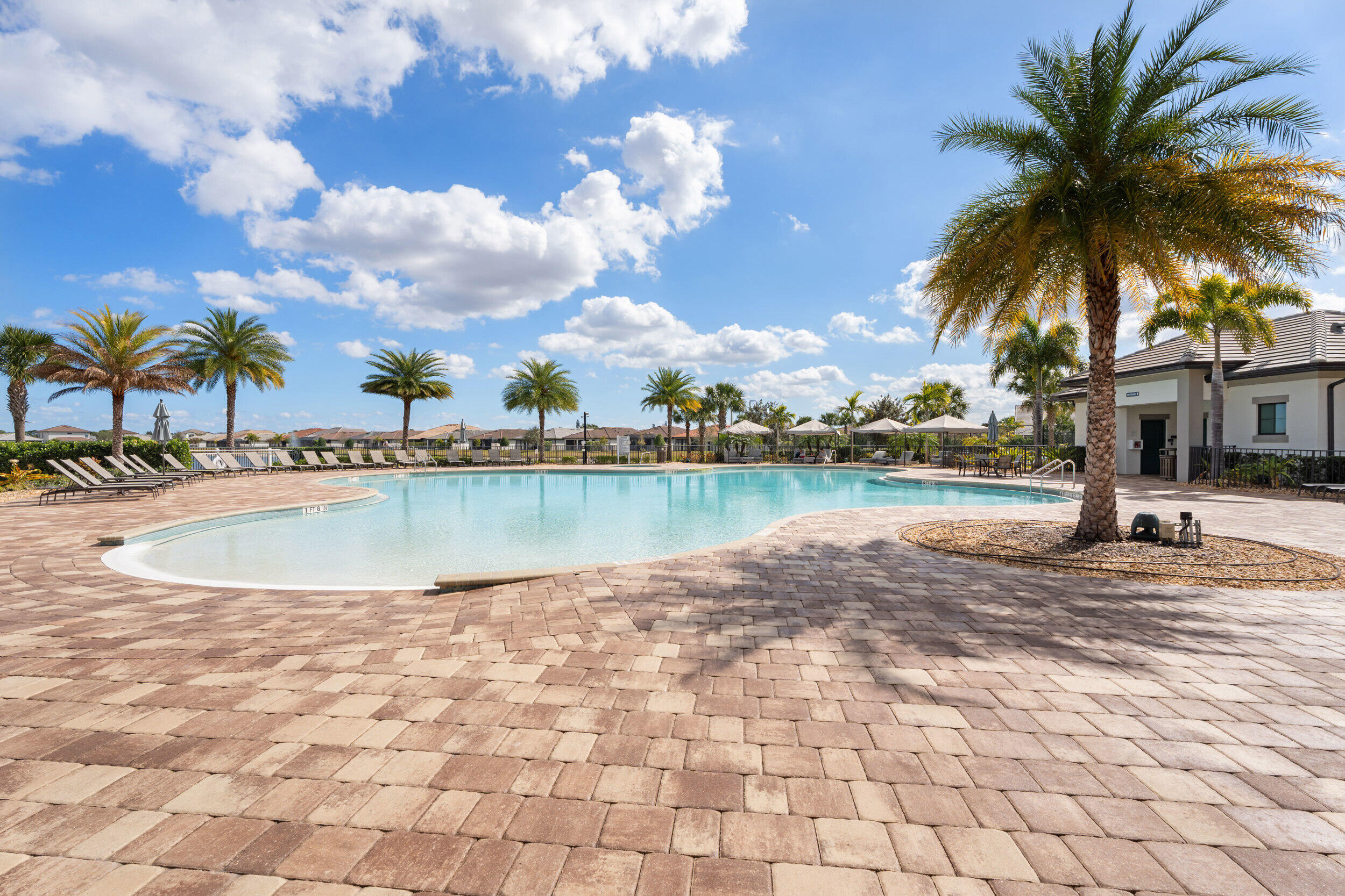 THE FIELDS - Residential