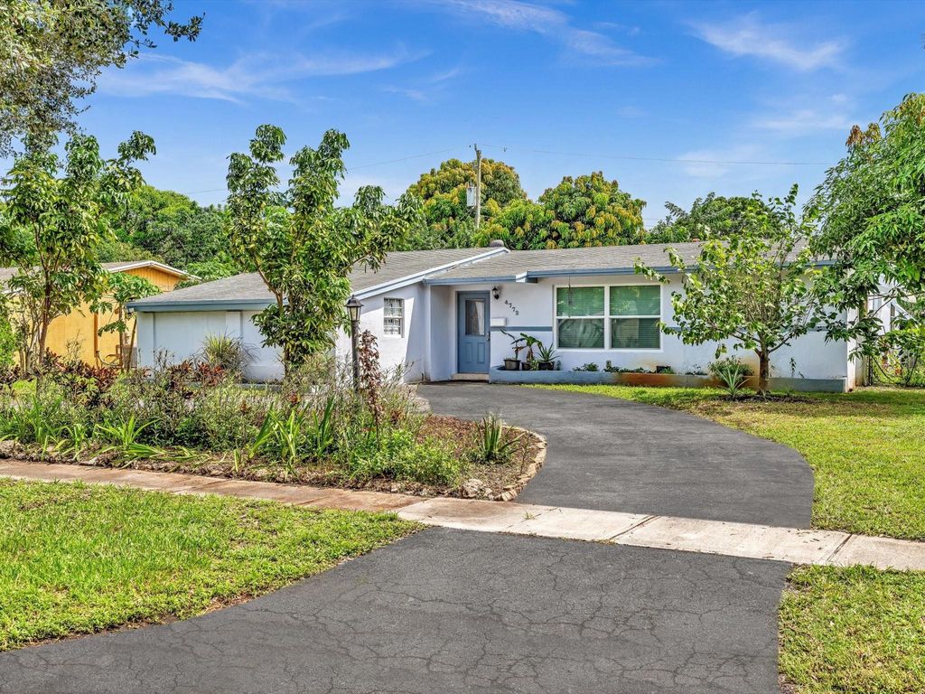 Photo of 4772 NW 4th Street, Plantation, FL 33317 (MLS # F10457489)