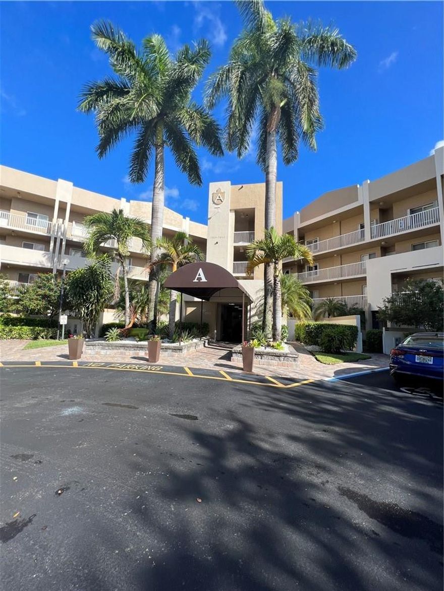 PRICE REDUCTION. HURRY BEFORE IT'S GONE. THIS IS A RARELY LISTED GRANVILLE. ONE OF THE LARGEST TWO BEDROOM CONDOS IN KING'S POINT. OVER 1500 SQ. FT. OF LIVING AREA. LOVELY LAKE VIEW FROM A DOUBLE PATIO. BUILT IN FIRE SPRINKLERS INSIDE THE UNIT. WASHER/DRYER LAUNDRY ROOM. HUGE WALK IN CLOSET. PROPERTY BEING SOLD AS-IS WITH RIGHT TO INSPECT WITHIN SEVEN (7) FROM THE EFFECTIVE DATE OF THE CONTRACT. PLEASE USE FAR/BAR AS-IS CONTRACT WHEN SUBMITTING AN OFFER. ASSOCIATION REPRESENTS ITSELF AS HOUSING FOR OLDER PERSONS.PLEASE GO TO THE LISTING ATTACHMENTS FOR INFORMATION CONCERNING GRANVILLE AND THE REST OF KING'S POINT ASSOCIATION.