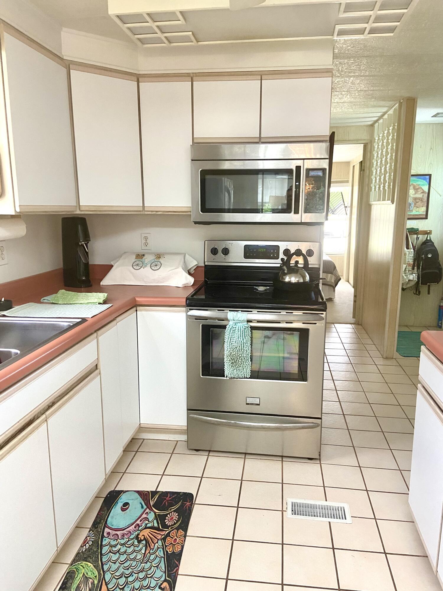 Spanish Lakes Riverfront - Residential