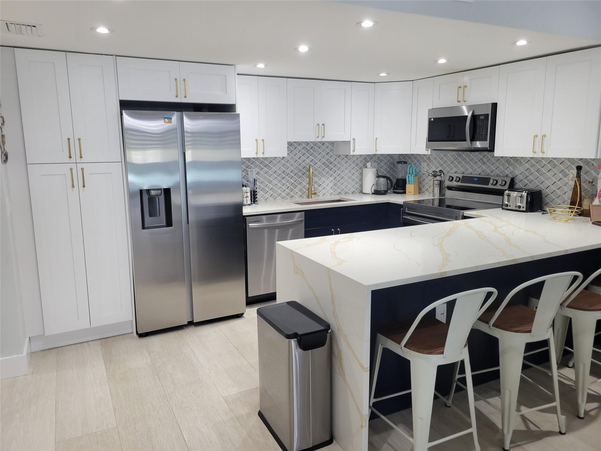 Oceanview Bldg Condo - Residential Lease