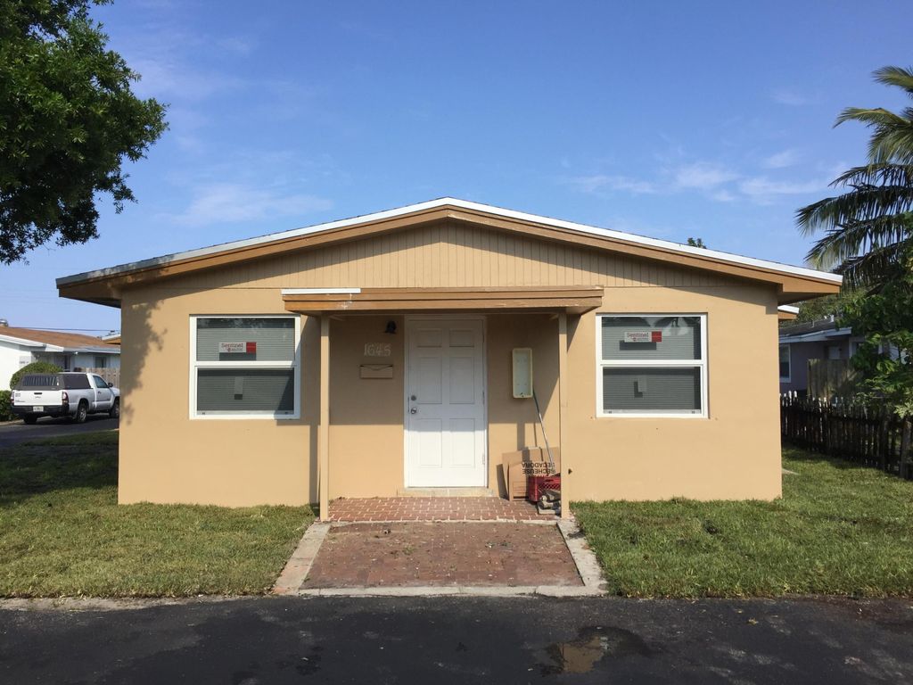 Photo of 1645 NE 3rd Avenue, Delray Beach, FL 33444 (MLS # R10970966)