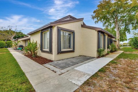 5264 Bosque Lane 22 West Palm Beach FL 33415