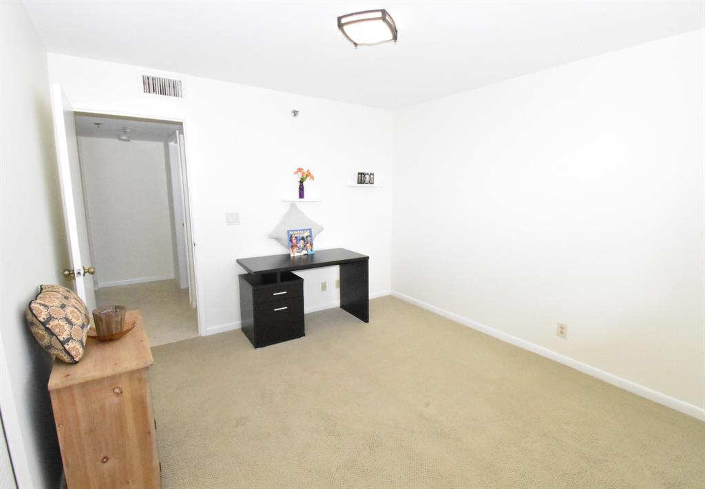 HUNTINGTON TOWERS CONDO - Residential