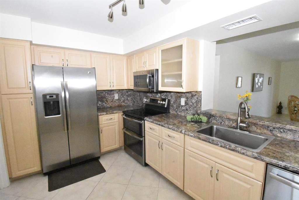 HUNTINGTON TOWERS CONDO - Residential