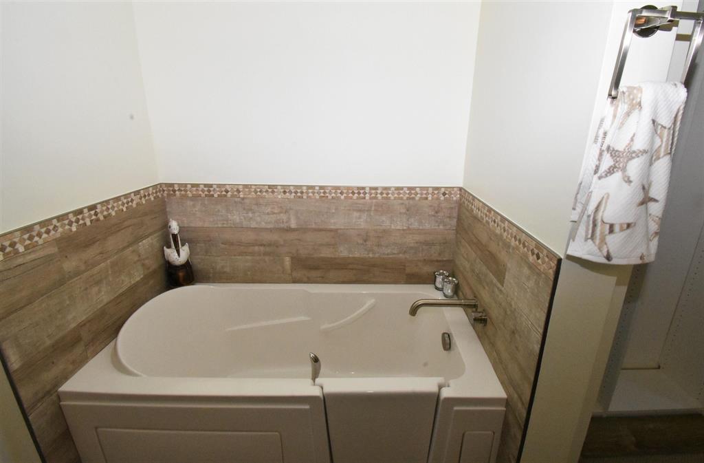 HUNTINGTON TOWERS CONDO - Residential