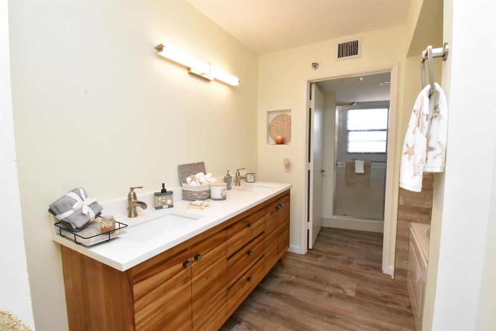 HUNTINGTON TOWERS CONDO - Residential