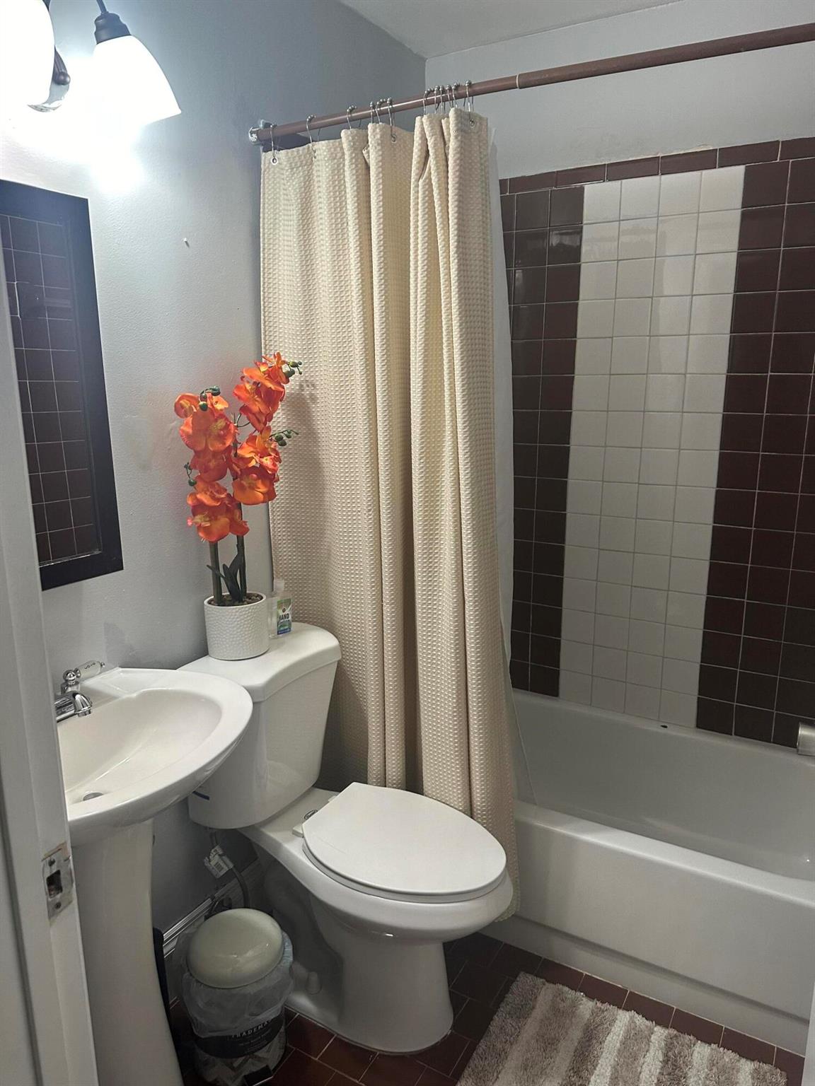 LAKE BOYNTON ESTATES 1 - Residential Lease