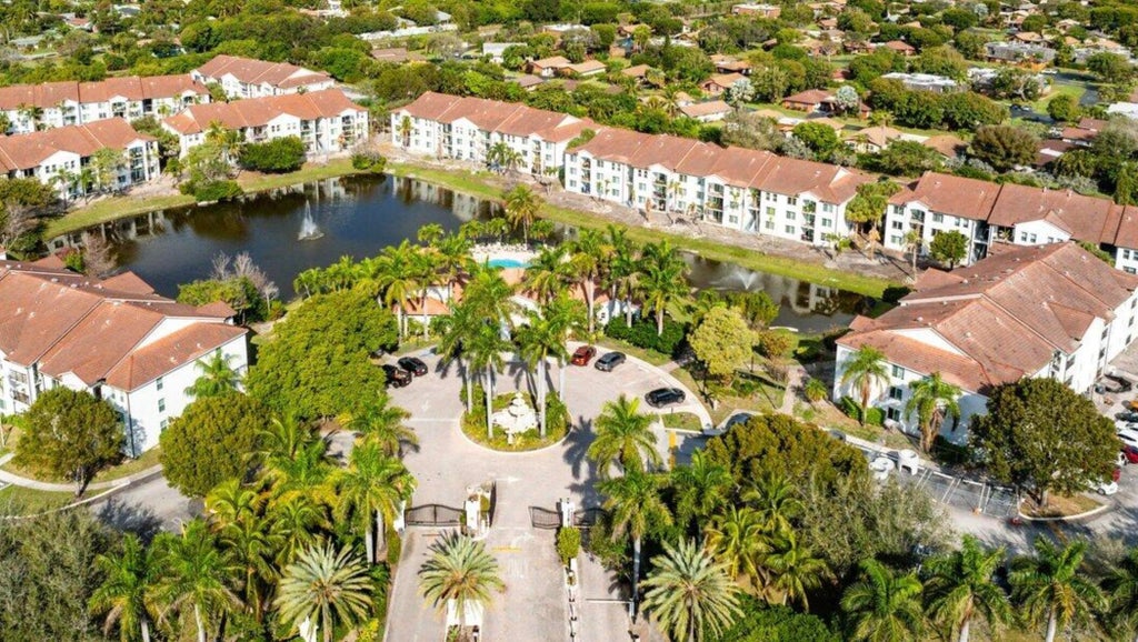 Photo of 221 Villa Circle, Boynton Beach, FL 33435 (MLS # R11071077)