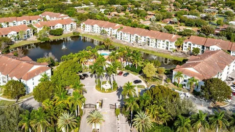 211 Villa Circle, Boynton Beach, FL MLS: R11071077