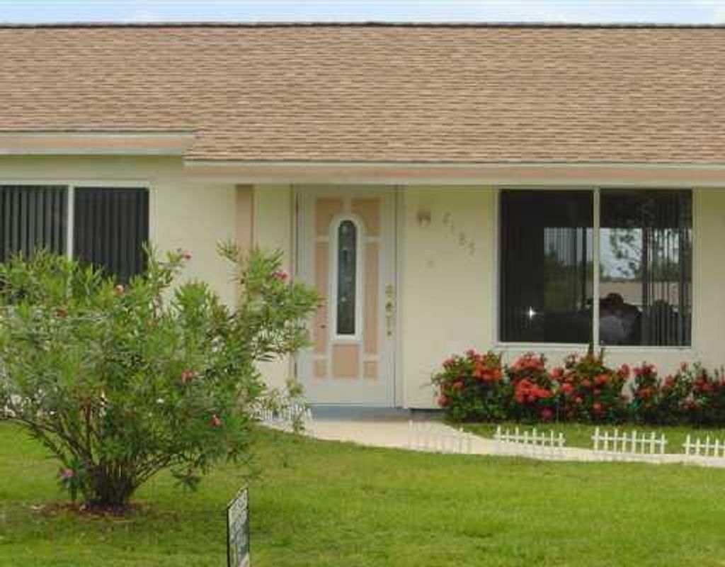 Photo of 2185 SE Sunflower Street, Port Saint Lucie, FL 34952 (MLS # R10743124)