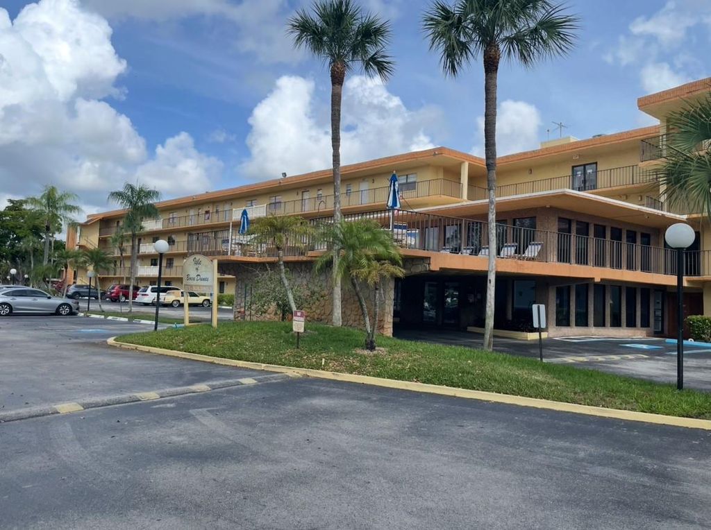 Photo of 9273 SW 8th Street #117, Boca Raton, FL 33428 (MLS # F10541700)