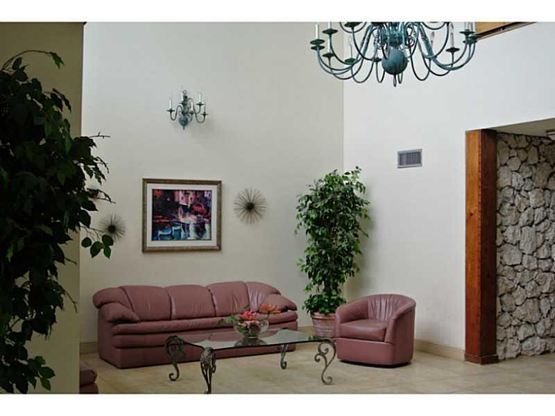 COUNTRY CLUB VILLAGE - Residential