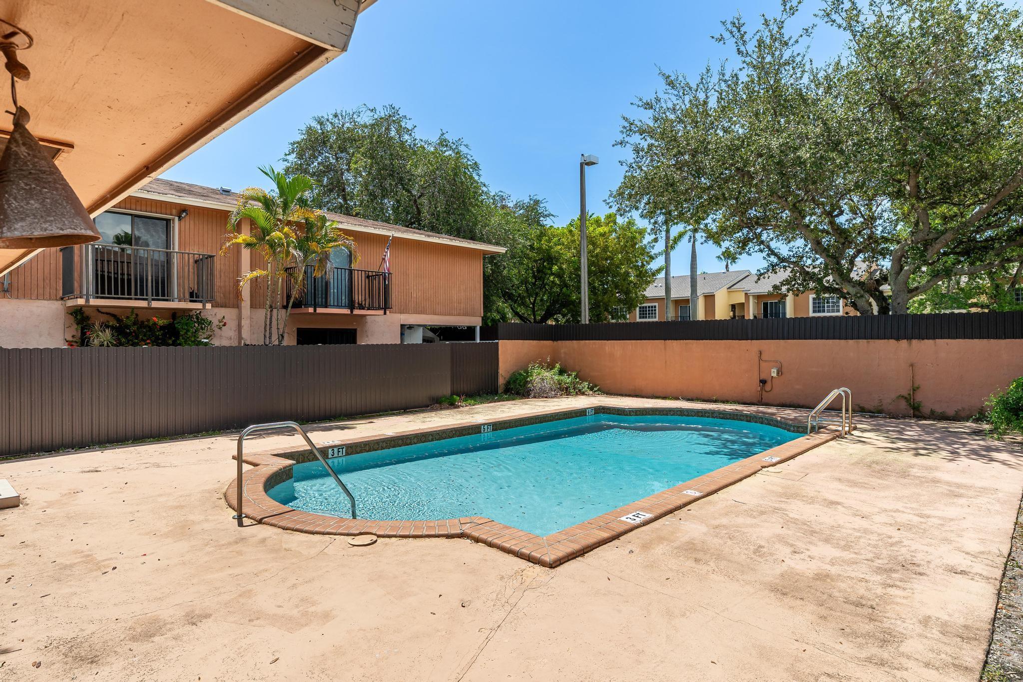 Holly Tree Patio Villas - Residential