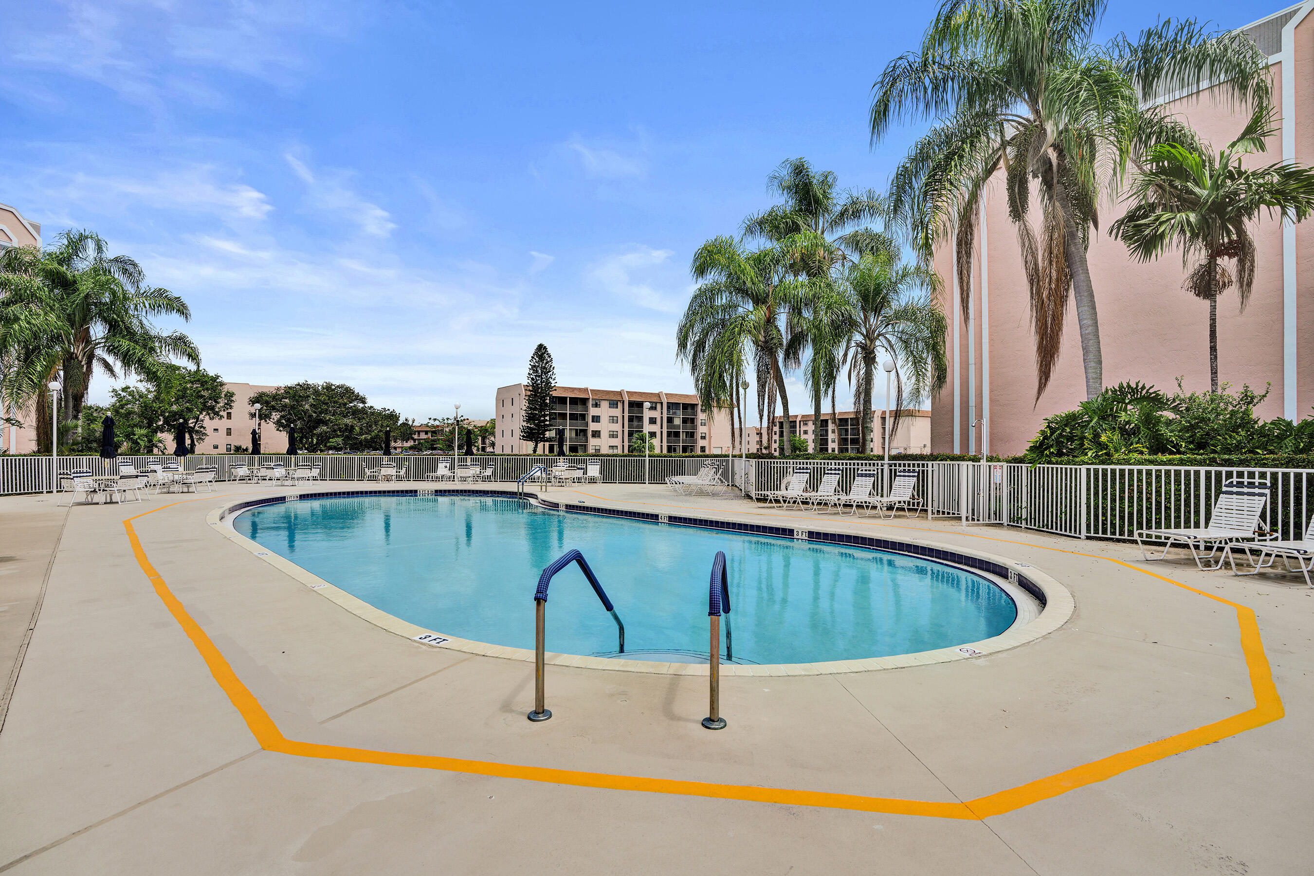 SUNRISE LAKES 190 CONDO - Residential