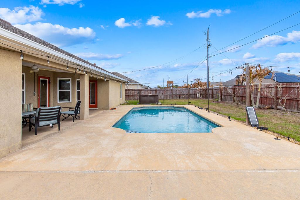 Photo of 4633 SW Junietta Ter, Port Saint Lucie, FL 34953 (MLS # B26000698)