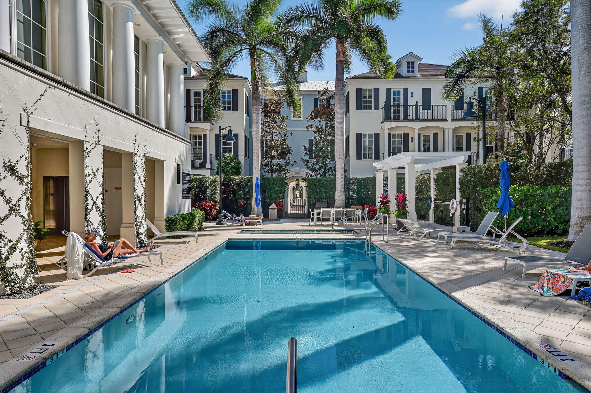 CANNERY ROW - Residential