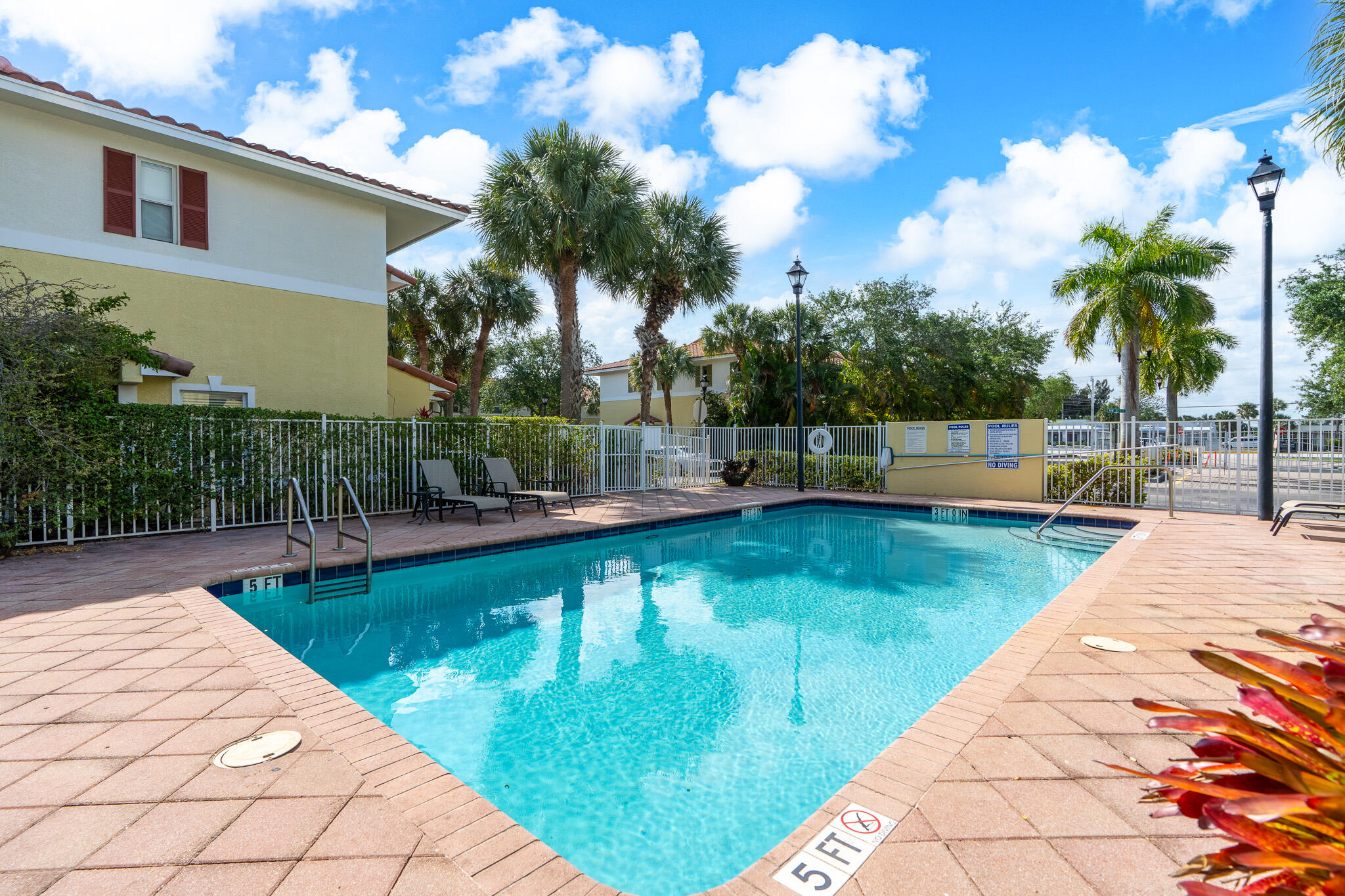 The Oaks at Oaklnd Forest - Residential