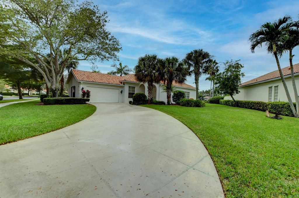 Photo of 4666 Hammock Circle, Delray Beach, FL 33445 (MLS # R10757036)