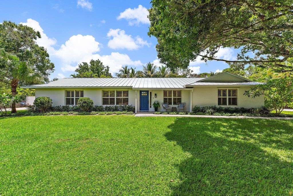 Photo of 6820 140th Lane N, Palm Beach Gardens, FL 33418 (MLS # R11117391)