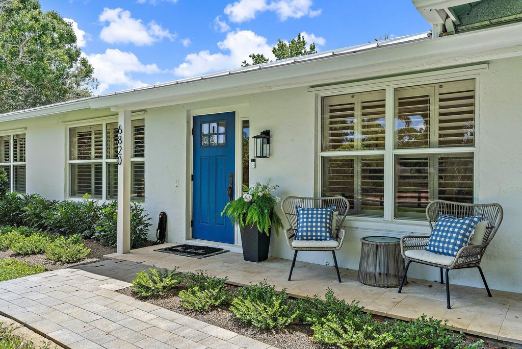 Photo of 6820 140th Lane N, Palm Beach Gardens, FL 33418 (MLS # R11117391)