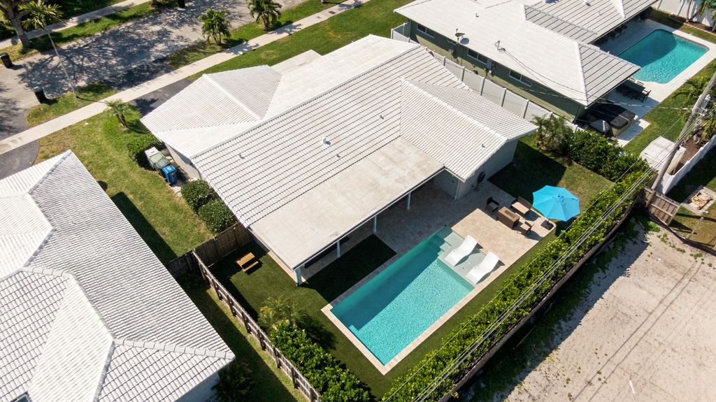 Photo of 2119 NE 56th Place, Fort Lauderdale, FL 33308 (MLS # R11169104)