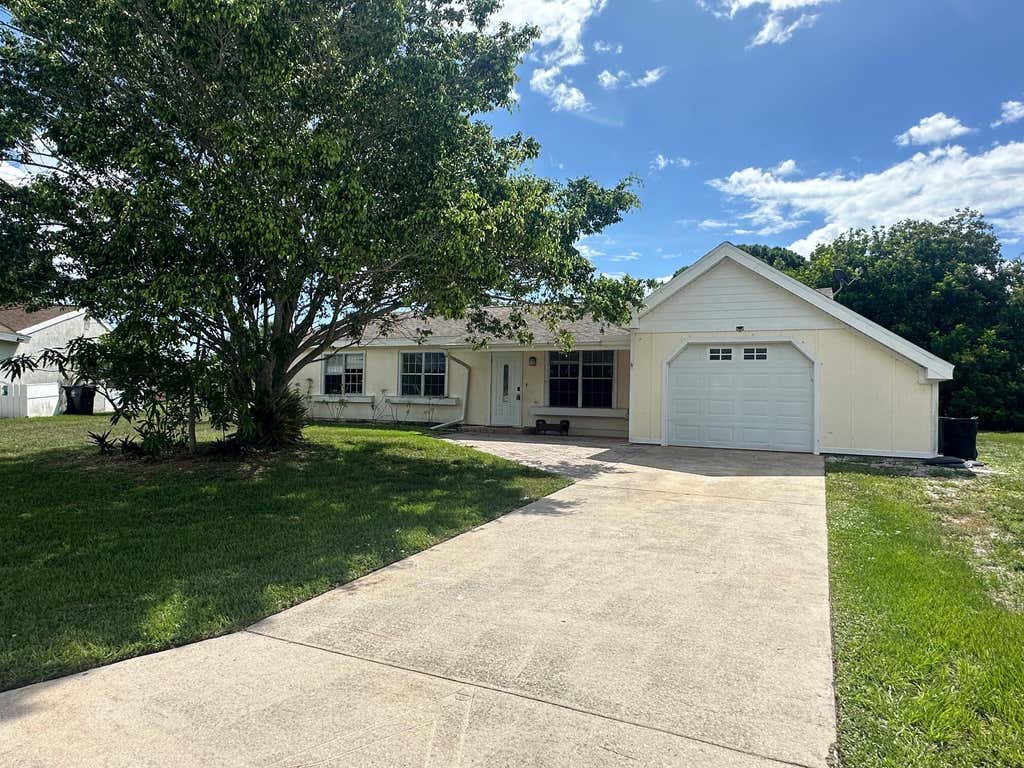 Photo of 1913 SE Redwing Circle, Port Saint Lucie, FL 34952 (MLS # R11007499)