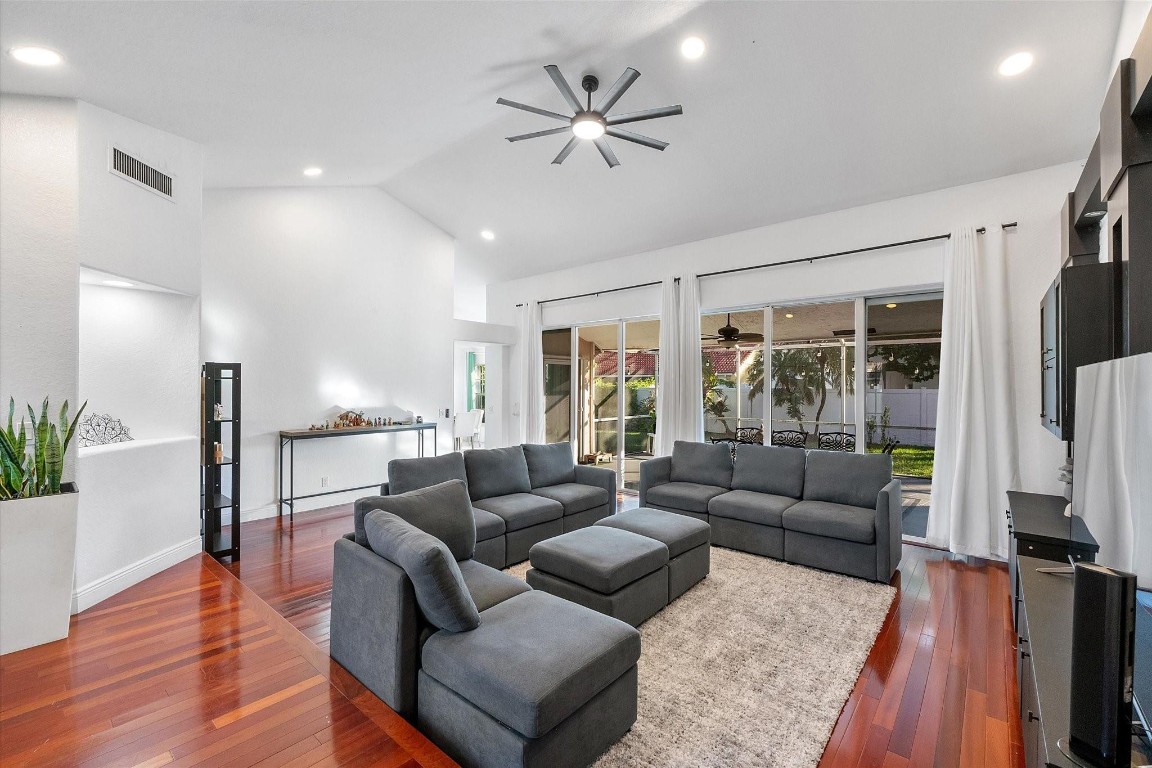 1043 Laguna Springs Drive