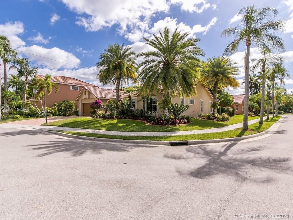 Photo of 1043 Laguna Springs Dr, Weston, FL 33326 (MLS # F10542523)