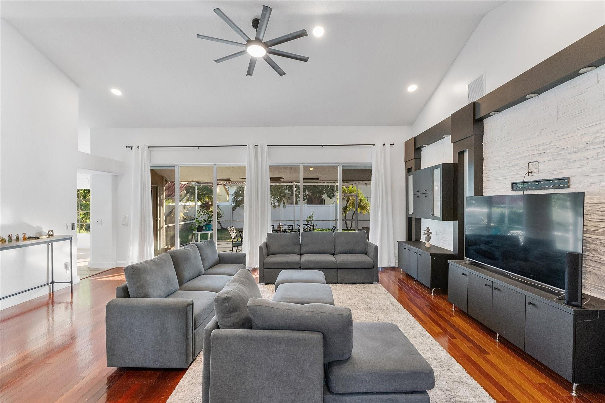 LAGUNA SPRINGS ONE - Residential