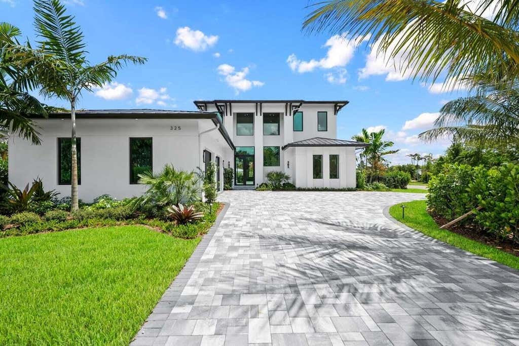 Photo of 325 W Riverside Drive, Jupiter, FL 33469 (MLS # B26065734)