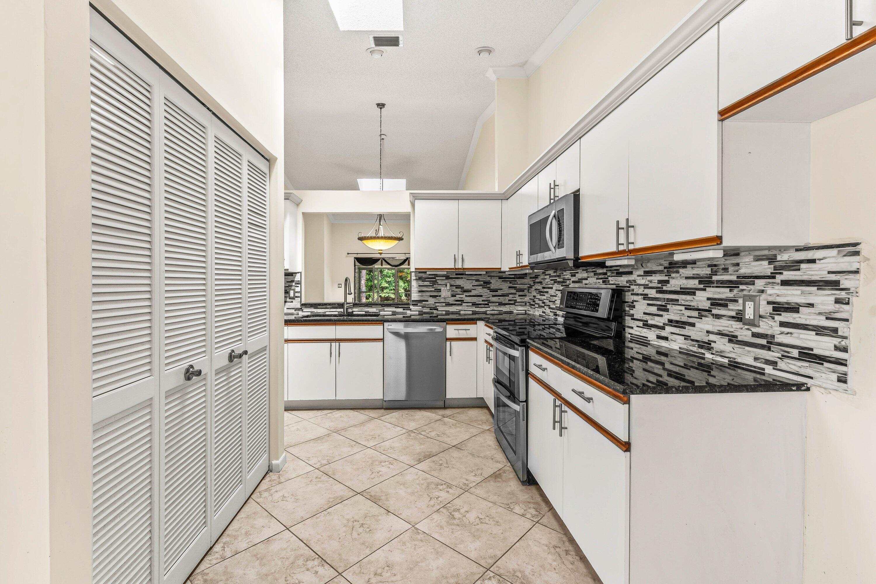 WHISPERING SOUND - Residential