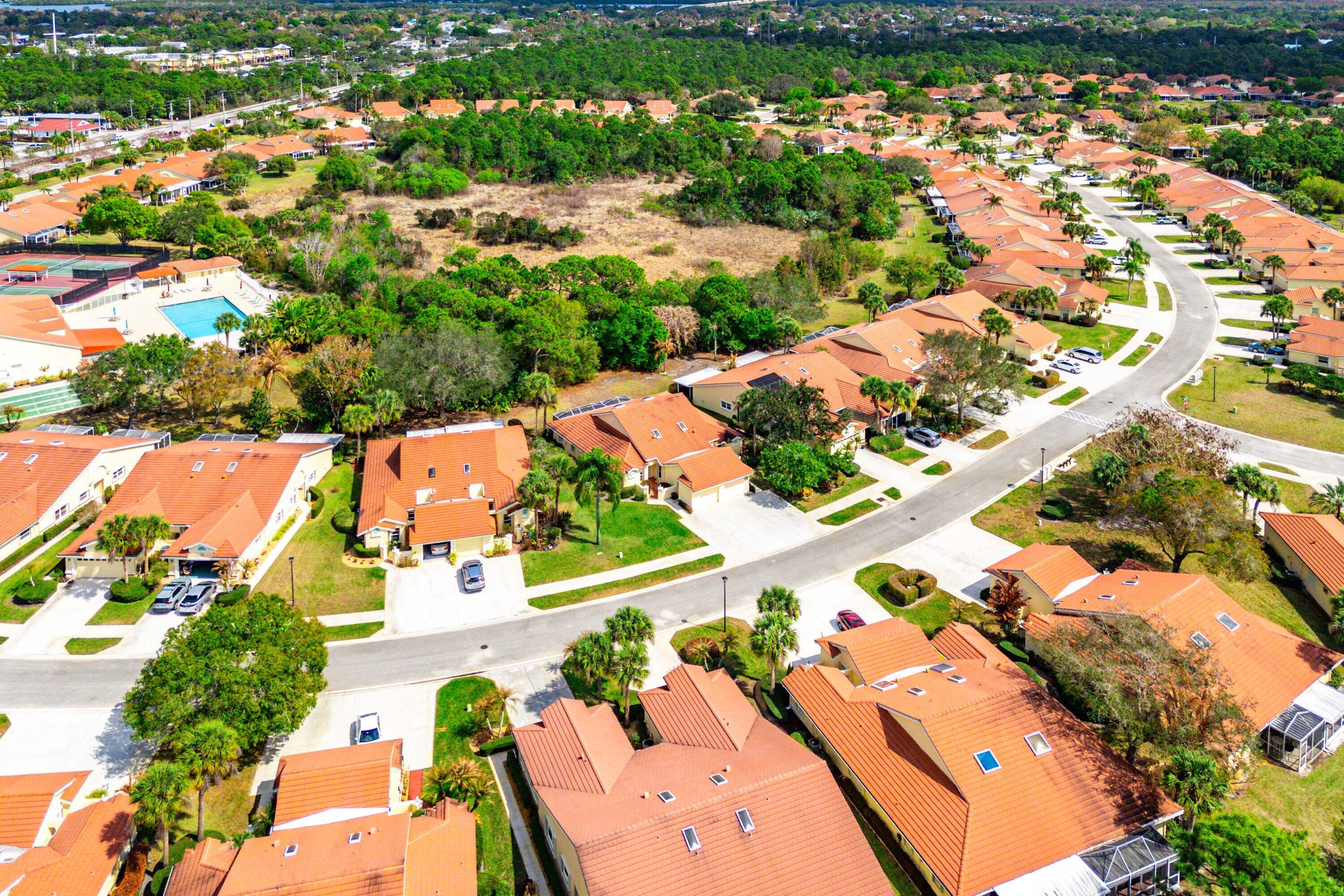 WHISPERING SOUND - Residential