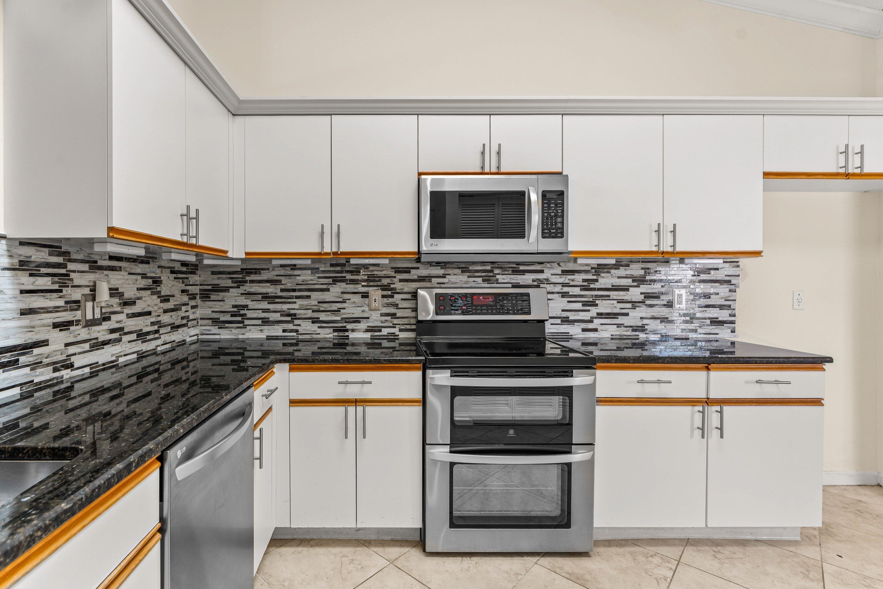 WHISPERING SOUND - Residential