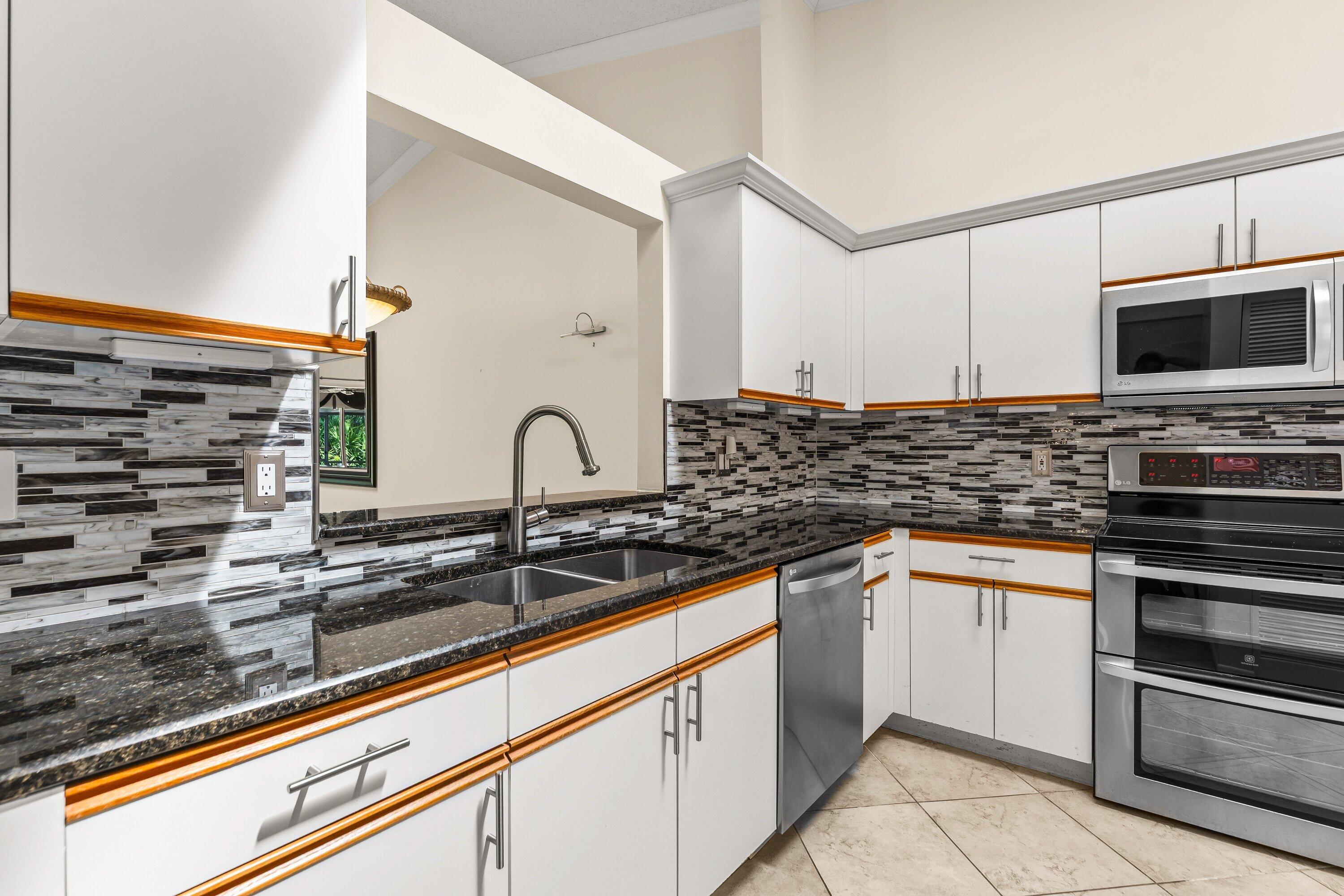 WHISPERING SOUND - Residential